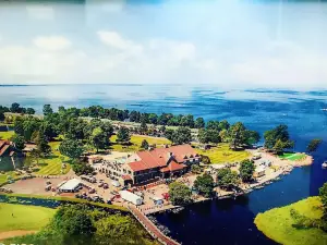 Izaty's Lake House Townhomes #413 on Lake Mille Lacs at Izaty's Resort look