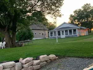 Waterfront Cottage on the bay in Green Bay