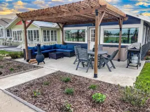 ❤️ Little Blue Bungalow ❤️ Luxury Cottage w Lake Views & Boat Dock!