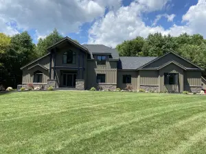 Large 4 br home w htd pool 15 mins to SPAC, Saratoga and Belmont Racing