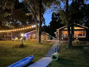 3Br, 2Bath, Fire Pit and Bar on Full Rec 5 Lake Chain- Pontoon