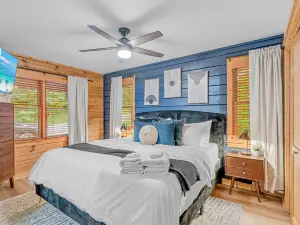 Indoor Slides and Game Room with Hot Tub - Stunning Mountain Haven