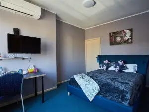 IMotel AU