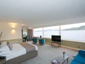 Duck Bay Hotel
