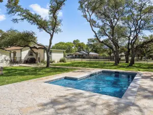 高檔帶游泳池和火坑的家 - 靠近Mercer街！