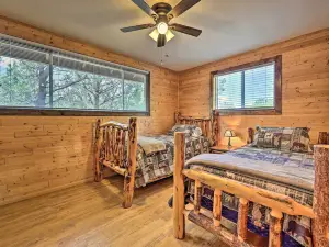 Peaceful Strawberry Cabin Fire Pit and Hot Tub