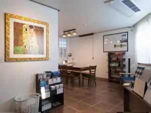Cube Guesthouse