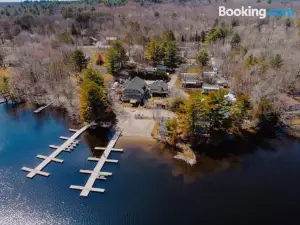 2 Bedroom Beach Side Cottage on Muskoka Shores