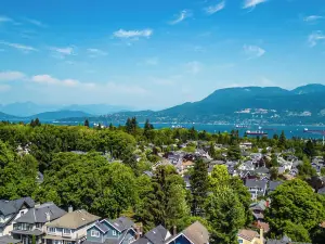 Tranquil Haven~Close to UBC and Downtown Delights