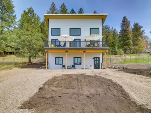 Vacation Rental in Bigfork, MT Deck and River Views