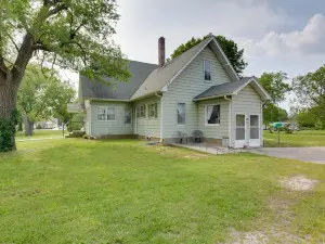 Pet-Friendly Home Patio and Yard in Sheldon