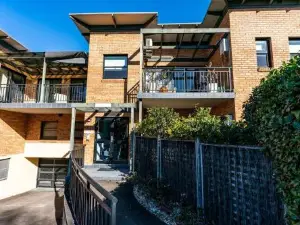 Funda Place - Leafy Hideout in Northern Beaches