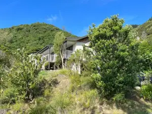 Picturesque Waikawa - Picton Holiday Home