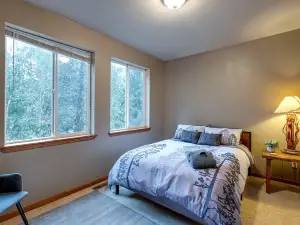 Glacier Springs Cabin 20 – An Elegant Country Home