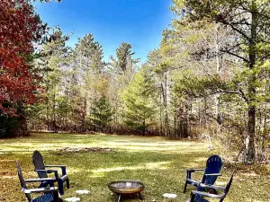 Secluded/Pet-friendly home on 3+ acres, close to downtown Hayward/ATV Trails