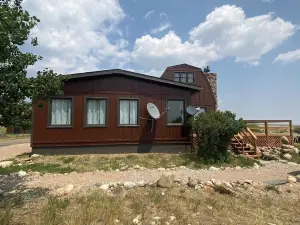 The 360Charming 3-bedroom house with WiFi and AC in welcoming Centennial