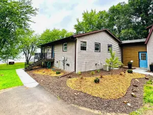 Sunset Cabin on Lower Turtle Lake - 10 Guests/6Beds - Dogs Allowed