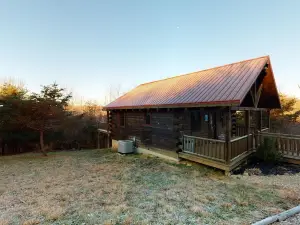 Evening Star Cabins, Secluded and peaceful in charming Hocking Hills