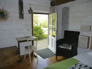 Chambres d'Hôtes - les Bujours
