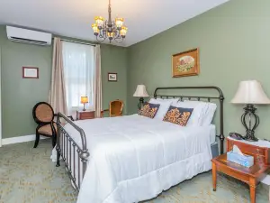 Historic Hotel Broadalbin