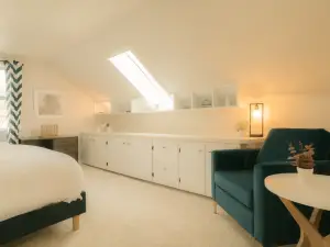 Stylish City Hideaway | Modern 1BD for Corporate Travellers