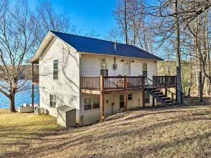 Lakefront Delta Cottage w/ Views, Canoe & Dock!