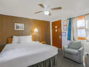 Love Hotels Silver Street by OYO at Hurley WI