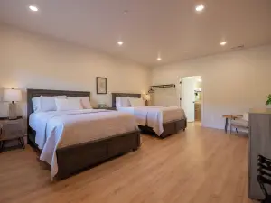 Scenic Private 30 Acre Meadow Retreat for Weddings, Reunions & Large Gatherings