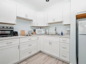 Beautiful Condo 127 with AC in charming Cedar Key