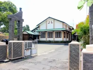 Ikhtiar Surya Hotel