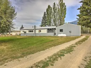 Woodsy Riverfront Retreat in Trout Creek Montana!