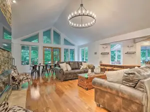Luxe Hideaway Ranch w/ Hot Tub on 40 Acres!