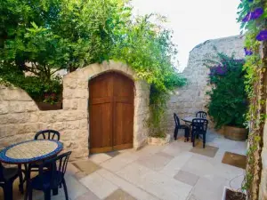 อาร์ทิสต์ ควอเตอร์ เกสต์เฮาส์ เบดแอนด์เบรกฟาสต์