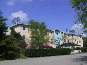 Hôtel le Bratoria , Anciennement le Saint Vincent