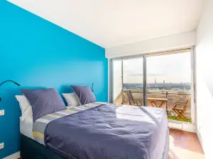 Luxury Apartment with Full City View and Pool