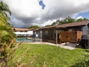 Palm House~Heated Pool~8 min to Beach