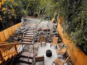 Luxury Living Near Downtown Moscow & U of I Campus