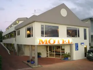Baycourt Lakefront Motel
