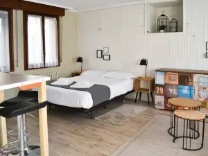 Tres Puentes Anguiano Apartamentos y Hostal