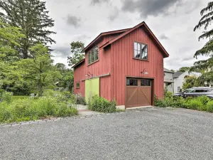 Barn-Like Studio Suite w/ Flowering Garden!