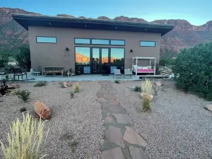 Your dream retreat in a private and tranquil 2 bed/2 bath home near Moab, Utah