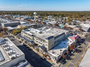 ดิ อเวนิว อินน์ แอนด์ สปา