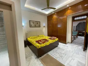 Lalit Villa Luxury Geeta Niwas