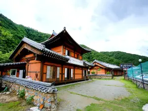 Yeongwol Hwanggung Hanok Pension