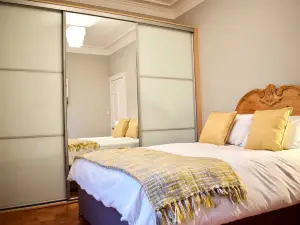 Traditional 2Bd Flat, Views of Portobello Beach