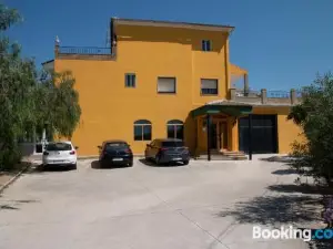 Hostal Restaurante El Cary