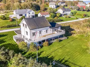 Awesome Home in Fjørtoft with 5 Bedrooms, Internet and Sauna