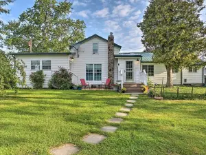 Lakeside Kent Home w/ Pier + Boat Ramp Access