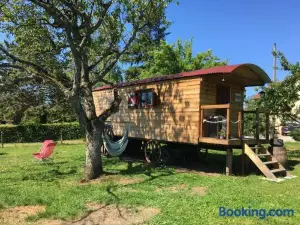 La Roulotte des Amish & Bain Nordique à Remous Jacuzzi