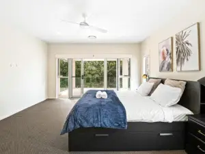 Luxury Hilltop Brand-New 5Bd Holiday Home